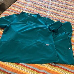 Figs Green scrub set.